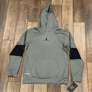 NWT Jordan Nike Pullover Hoodie Core Performance Thermal Gray Medium Kids Youth